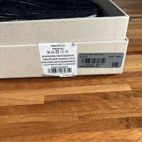 All Saints Black and White Striped Hat and Scarf Set - Picture 2 of 6